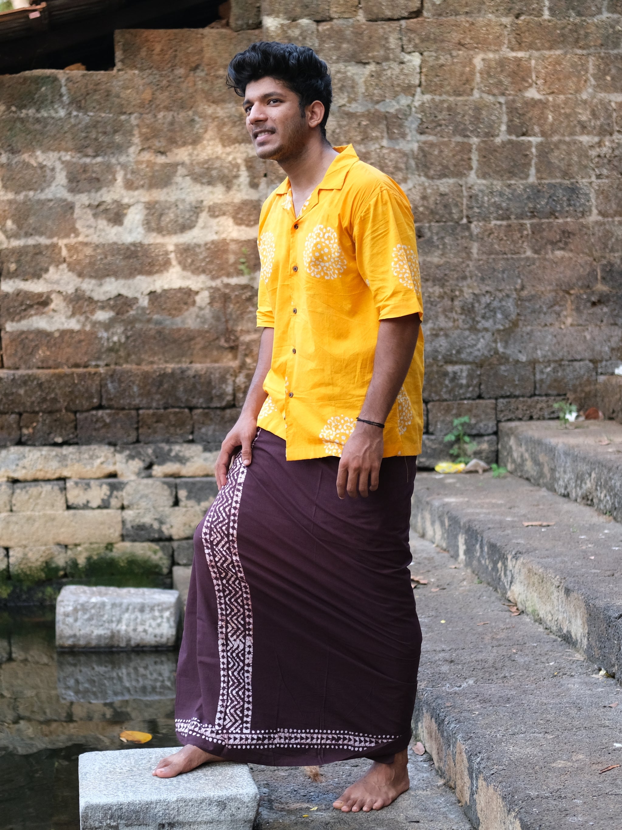 Batik Hand Printed Bombay Lungi (Dark Purple) uduthuni