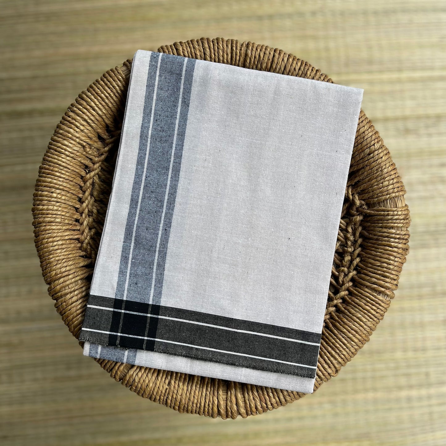 Strip Border Colour Mundu / வேஷ்டி (Dull Grey)