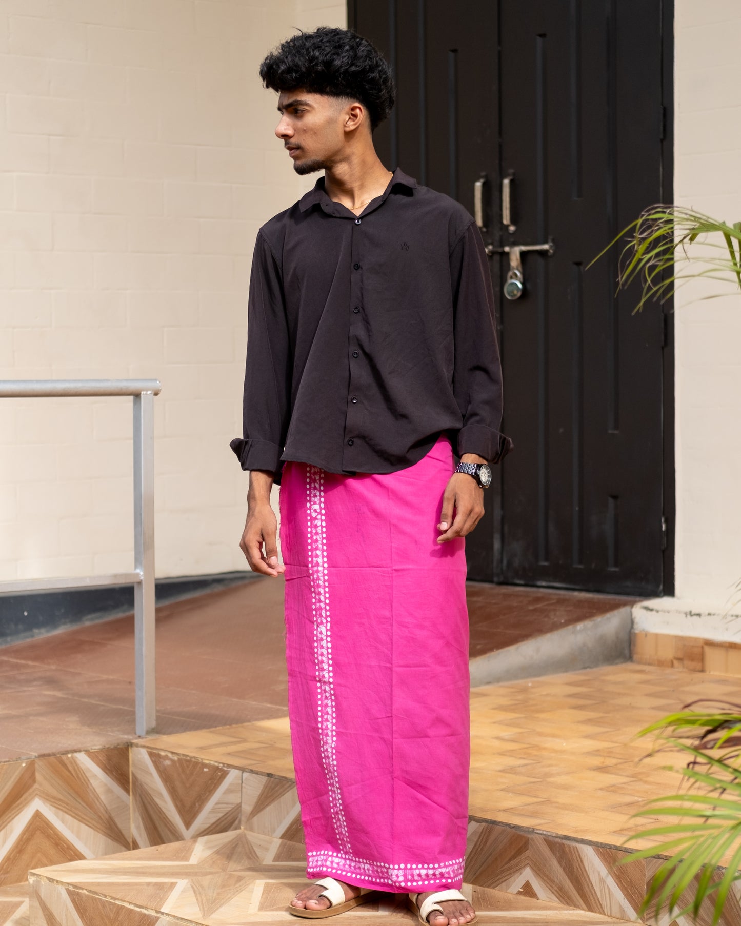 Batik Hand Printed Lungi Classy Border (Pink)