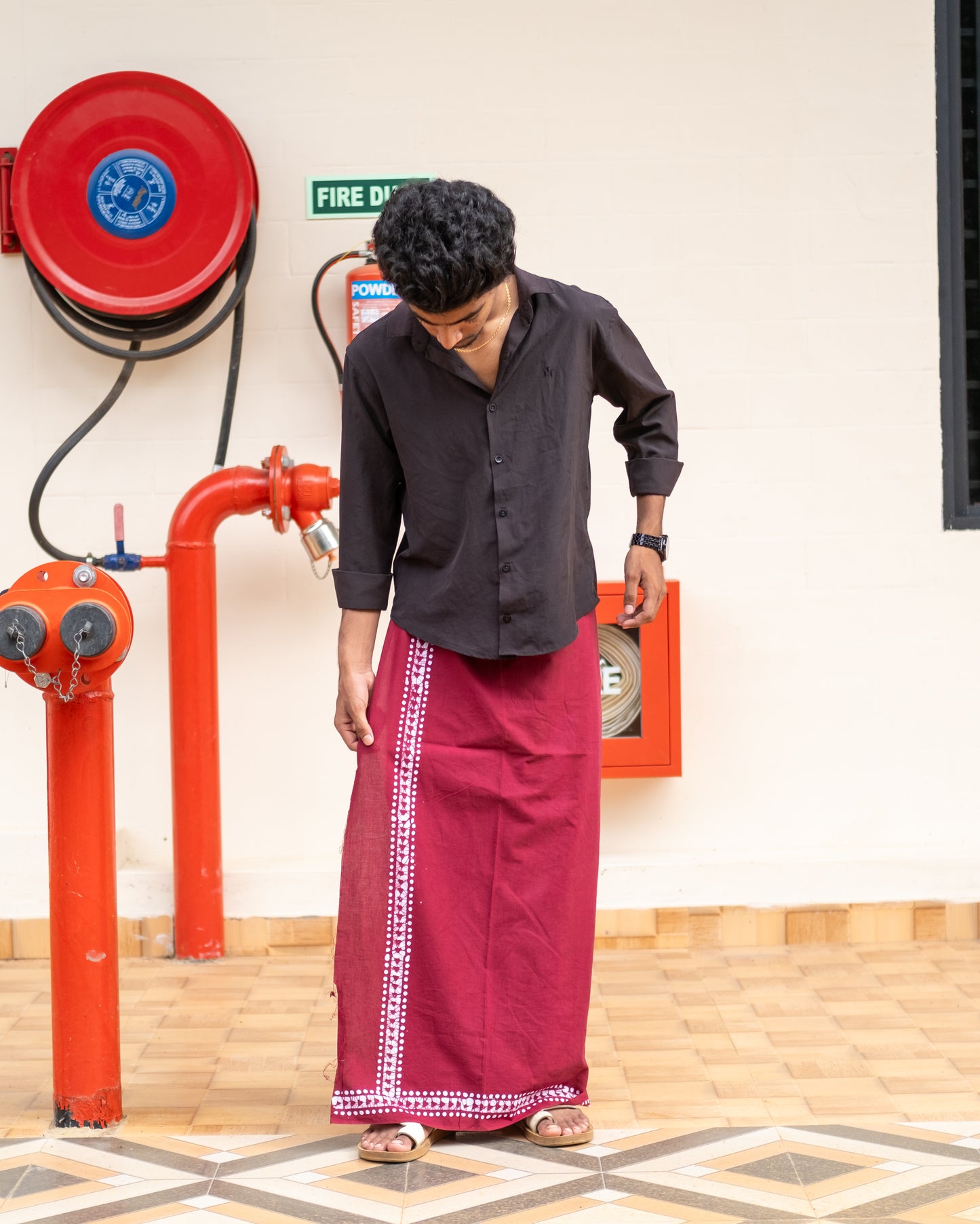 Batik Hand Printed Lungi Classy Border (Maroon)