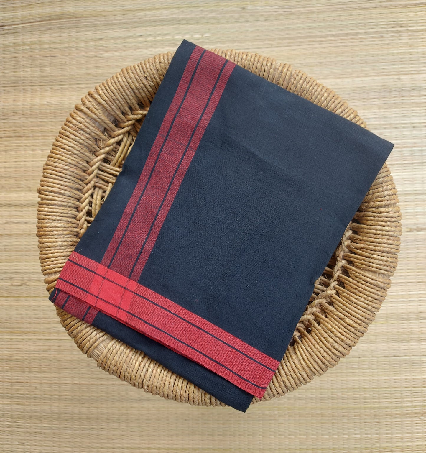 Strip Border Colour Mundu / வேஷ்டி (Black with Red Border)