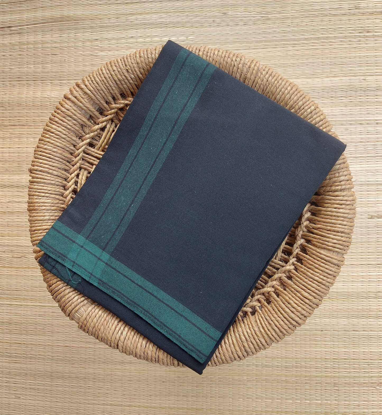 Strip Border Colour Mundu / வேஷ்டி (Black with Green Border)