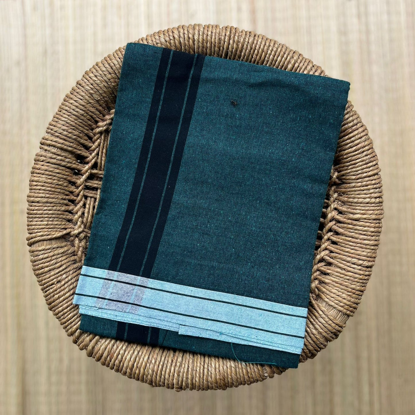 Strip Border Colour Mundu / வேஷ்டி (Dark Green)